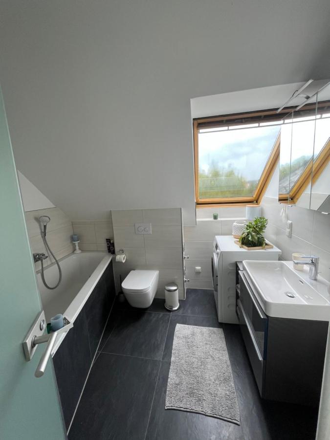 105 QM neues klimatisiertes Appartment für Familien Chemnitz Exterior foto